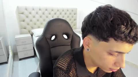 jhoanleandro online show from November 2025 05:50:02 AM