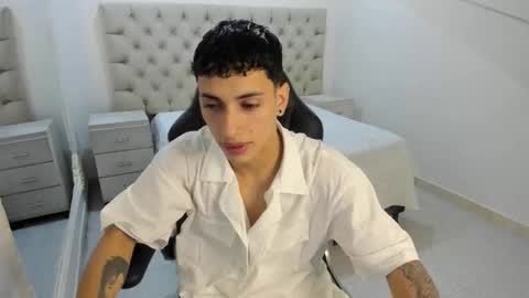 jhoanleandro online show from December 2025 04:29:02 AM