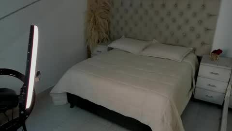 jhoanleandro online show from April 2026 04:32:01 AM