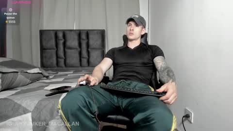 Jhonaiker online show from December 2025 10:25:02 PM