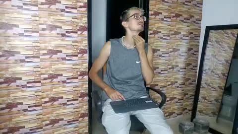 Jhosuamoore  online show from November 2025 11:55:02 AM