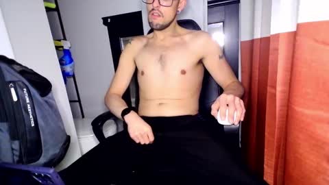Snapshot of jhp_kinky_2000 chatting on January 2025 08:03:01 AM kinky party boy online show from January 2025 08:03:01 AM