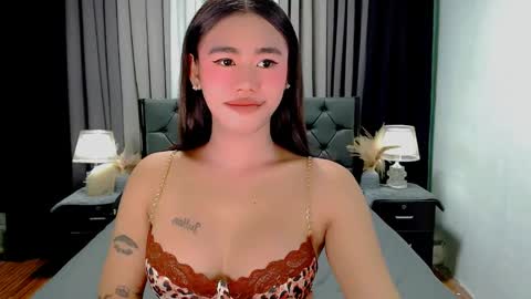 Snapshot of jhuliana_and_charles_room chatting on May 2026 11:33:02 PM jhuliana_and_charles_room online show from May 2026 11:33:02 PM