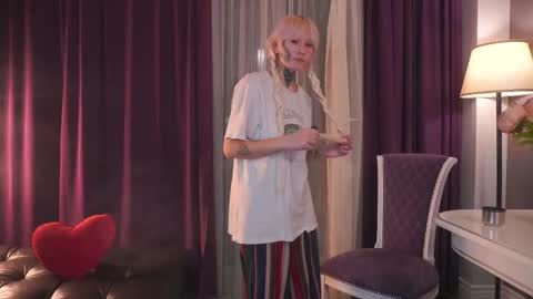 Snapshot of jillianrumple chatting on November 2025 02:54:01 PM Harley online show from November 2025 02:54:01 PM