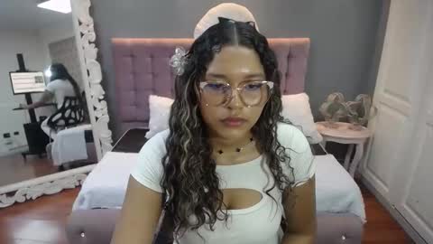 Jimena  online show from September 2025 02:41:02 PM