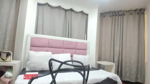 Jimena  online show from October 2025 01:08:02 PM