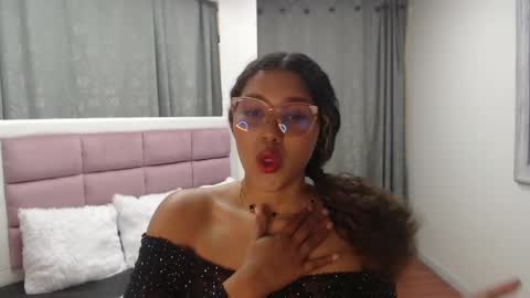 Jimena  online show from October 2025 01:23:01 PM