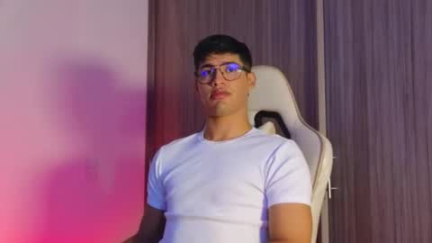 Jimmy Leeh online show from October 2025 10:28:02 PM