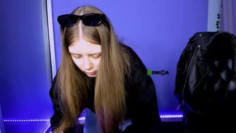 jina_toys online show from September 2025 08:25:01 PM