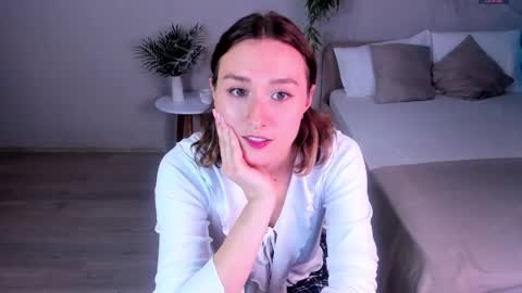 Molly online show from October 2025 03:12:01 PM