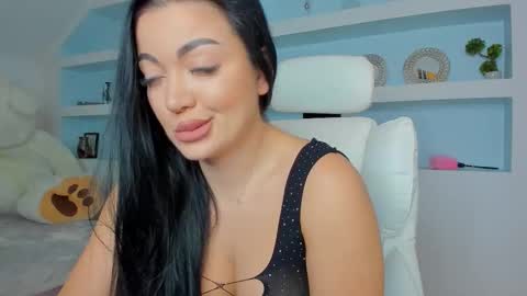 Juliee online show from November 2025 07:10:01 PM