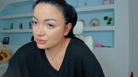 Juliee online show from November 2025 08:22:01 PM