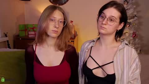 Snapshot of jitoon_exe chatting on December 2024 03:52:01 PM Hey Guys We are Julia ginger Tina brunette online show from December 2024 03:52:01 PM