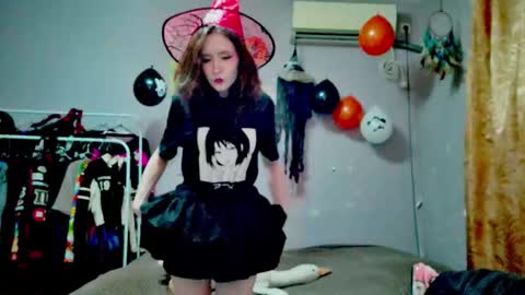 Joannatompson online show from October 2025 12:00:01 AM