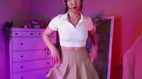 Amina online show from February 2025 12:28:01 PM