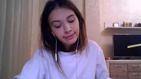 Jennifer online show from October 2025 05:15:02 PM