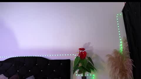 Snapshot of john_and_louis chatting on January 2026 12:20:02 PM John online show from January 2026 12:20:02 PM