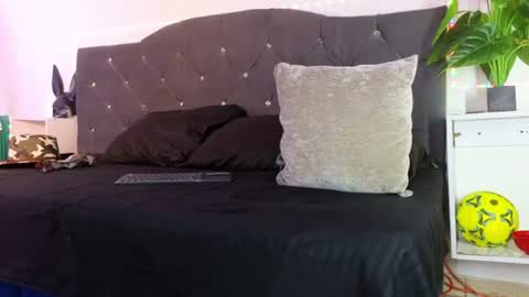 Snapshot of john_and_louis chatting on July 2026 12:07:01 PM John online show from July 2026 12:07:01 PM