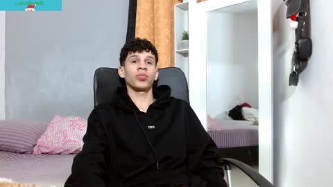 john_ssnow29 online show from December 2024 06:49:01 PM