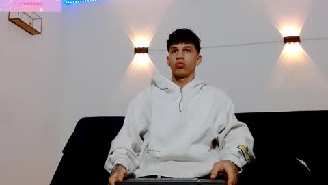 john_ssnow29 online show from October 2025 11:11:01 AM