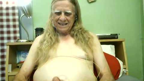 Snapshot of johnnieq1971 chatting on June 2026 12:56:02 AM johnnieq1971 online show from June 2026 12:56:02 AM