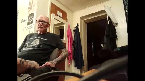 Snapshot of johnnyanubis chatting on February 2026 01:16:02 AM Master online show from February 2026 01:16:02 AM