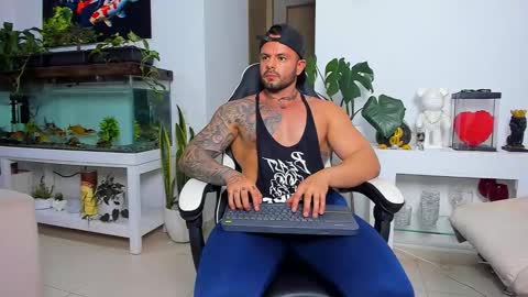 JOHNNY online show from November 2025 12:33:01 AM