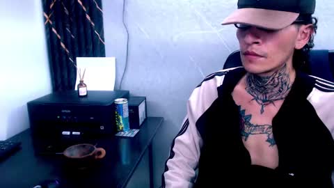 johnsonisaac94  online show from February 2025 07:50:01 AM