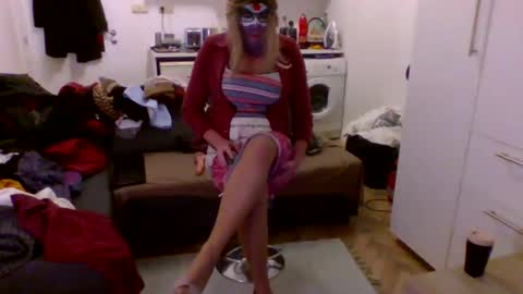 Silvania online show from November 2025 01:44:02 AM