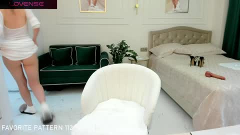 Jolie Ozolla online show from April 2026 01:58:02 PM