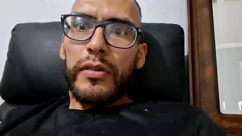 jon198635 online show from November 2025 12:54:02 AM