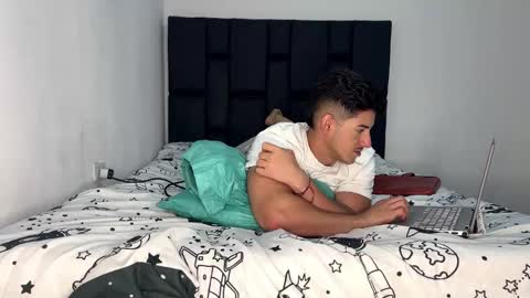 jonathancast08 online show from April 2026 01:47:01 PM