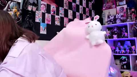 Rose online show from December 2025 04:57:01 PM