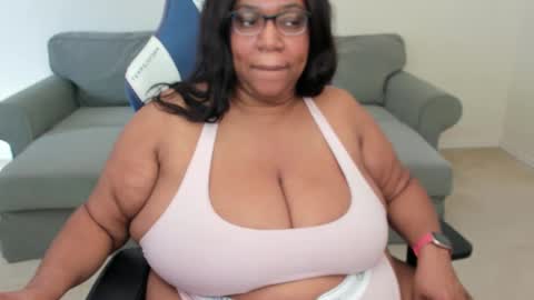 Josie Kiss online show from December 2024 06:10:01 PM