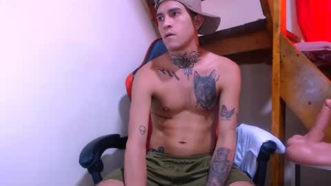 josue_linares online show from April 2026 05:52:02 PM