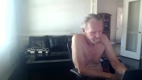 jtull52 online show from May 2026 08:15:02 PM