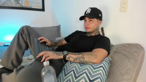 juan_alvarez18 online show from September 2025 03:17:02 AM