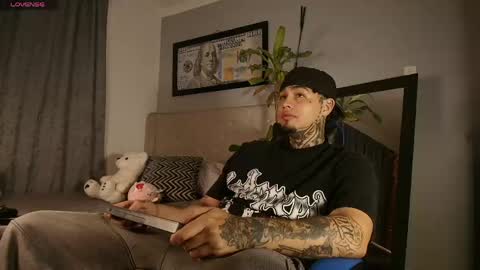 juan_alvarez18 online show from April 2026 04:16:01 AM