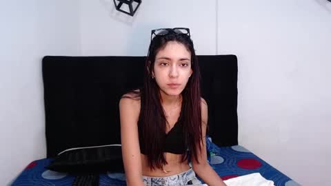 Snapshot of juan_and_luciana chatting on October 2025 12:05:02 PM online show from October 2025 12:05:02 PM