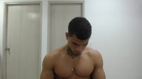 juan_gomez_1 online show from January 2025 11:22:02 AM