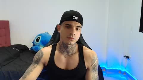 juan_gomez_1 online show from December 2025 12:27:01 AM