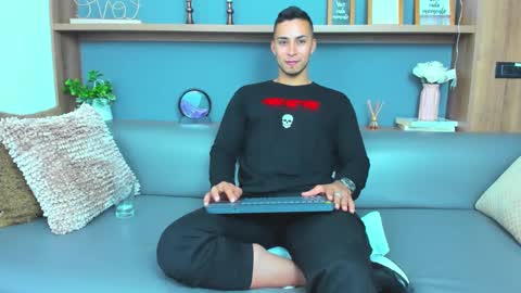 Snapshot of juan_muscle chatting on March 2025 03:32:01 AM juan_muscle online show from March 2025 03:32:01 AM