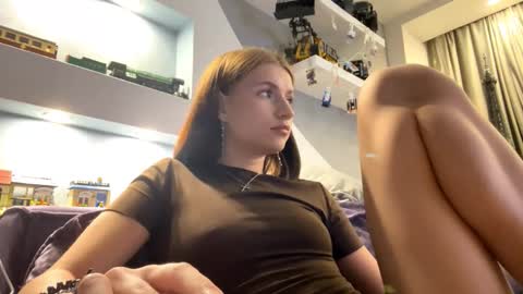 Lola online show from November 2025 03:45:02 PM