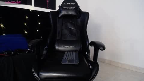 juancamilo66_ online show from February 2025 04:04:01 PM