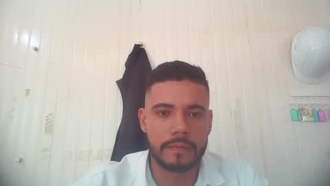 Snapshot of juanfe_style chatting on April 2026 03:29:01 PM juanfe_style online show from April 2026 03:29:01 PM