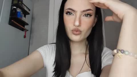Snapshot of juanitacalcano chatting on May 2026 06:07:01 AM Veronika online show from May 2026 06:07:01 AM