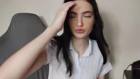 Snapshot of juanitacalcano chatting on May 2026 01:07:02 PM Veronika online show from May 2026 01:07:02 PM