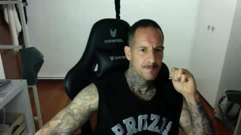 juanjocb34 online show from April 2026 09:56:01 PM