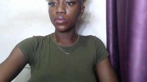 Snapshot of juicyberryx chatting on July 2026 09:37:02 AM queen online show from July 2026 09:37:02 AM
