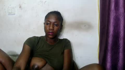 Snapshot of juicyberryx chatting on July 2026 09:27:01 PM queen online show from July 2026 09:27:01 PM